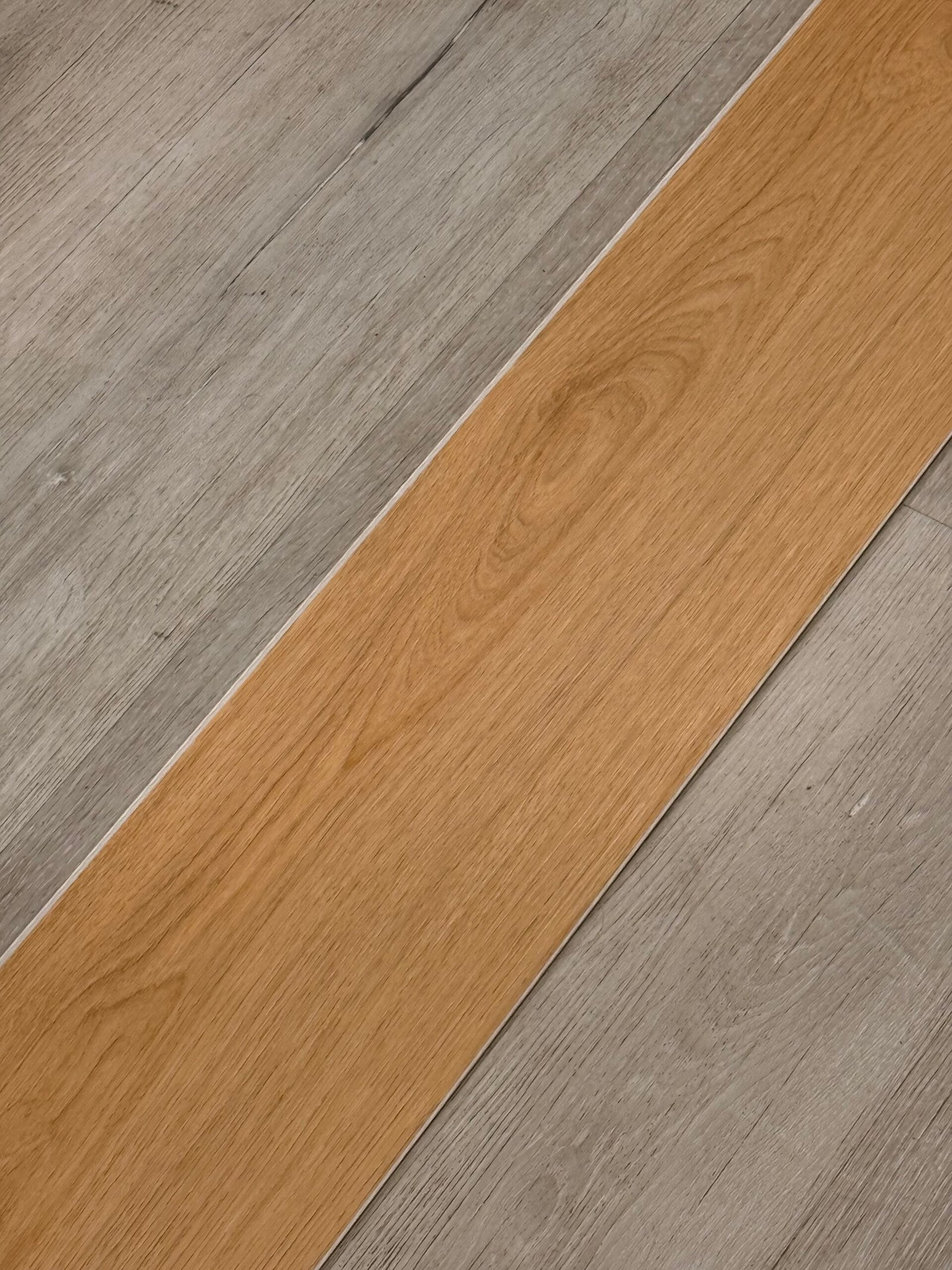 Piso Vinilico SPC 5mm Simil Madera Oak con Manta Incluida - Imagen 2