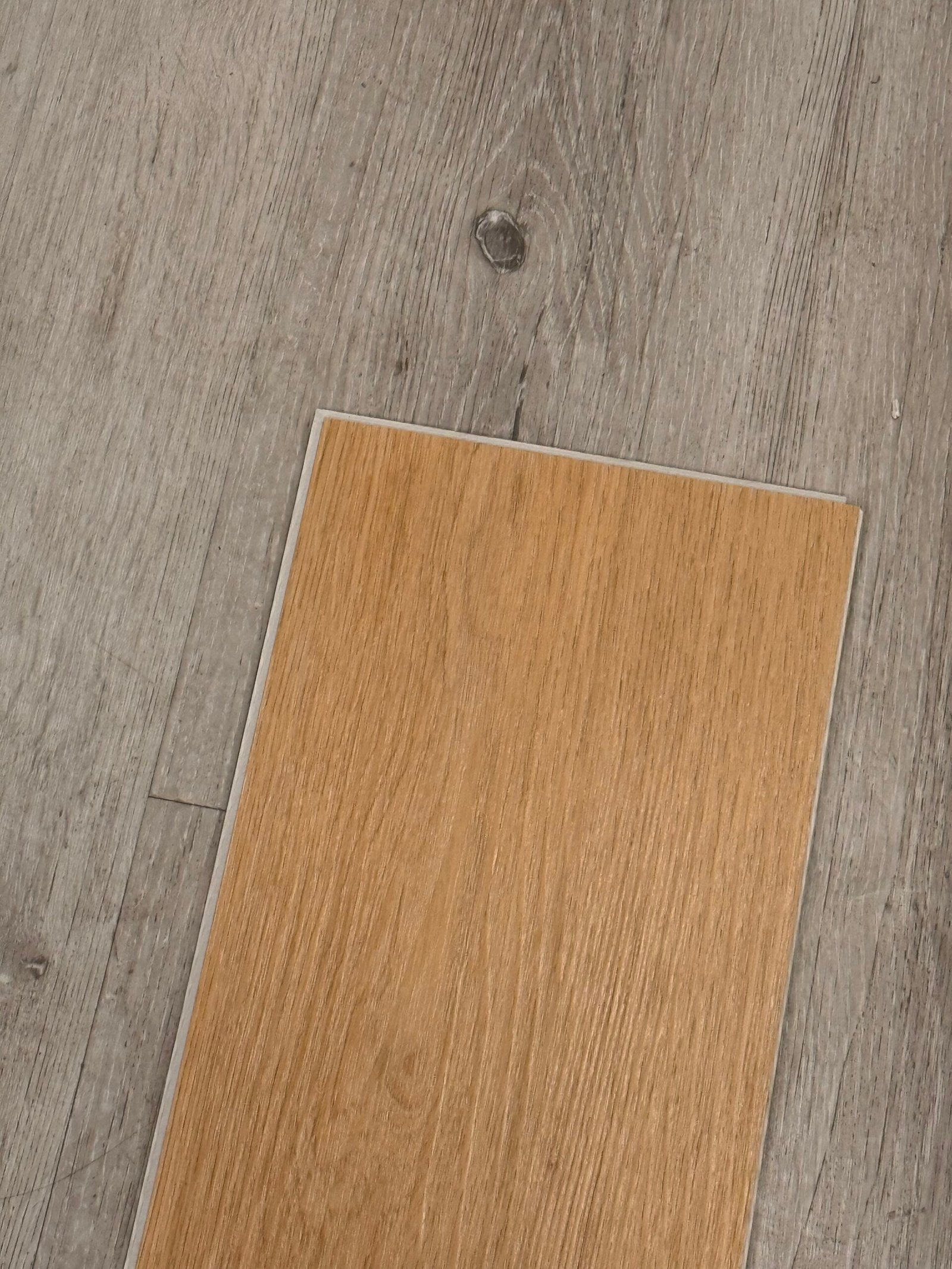 Piso Vinilico SPC 5mm Simil Madera Oak con Manta Incluida - Imagen 4
