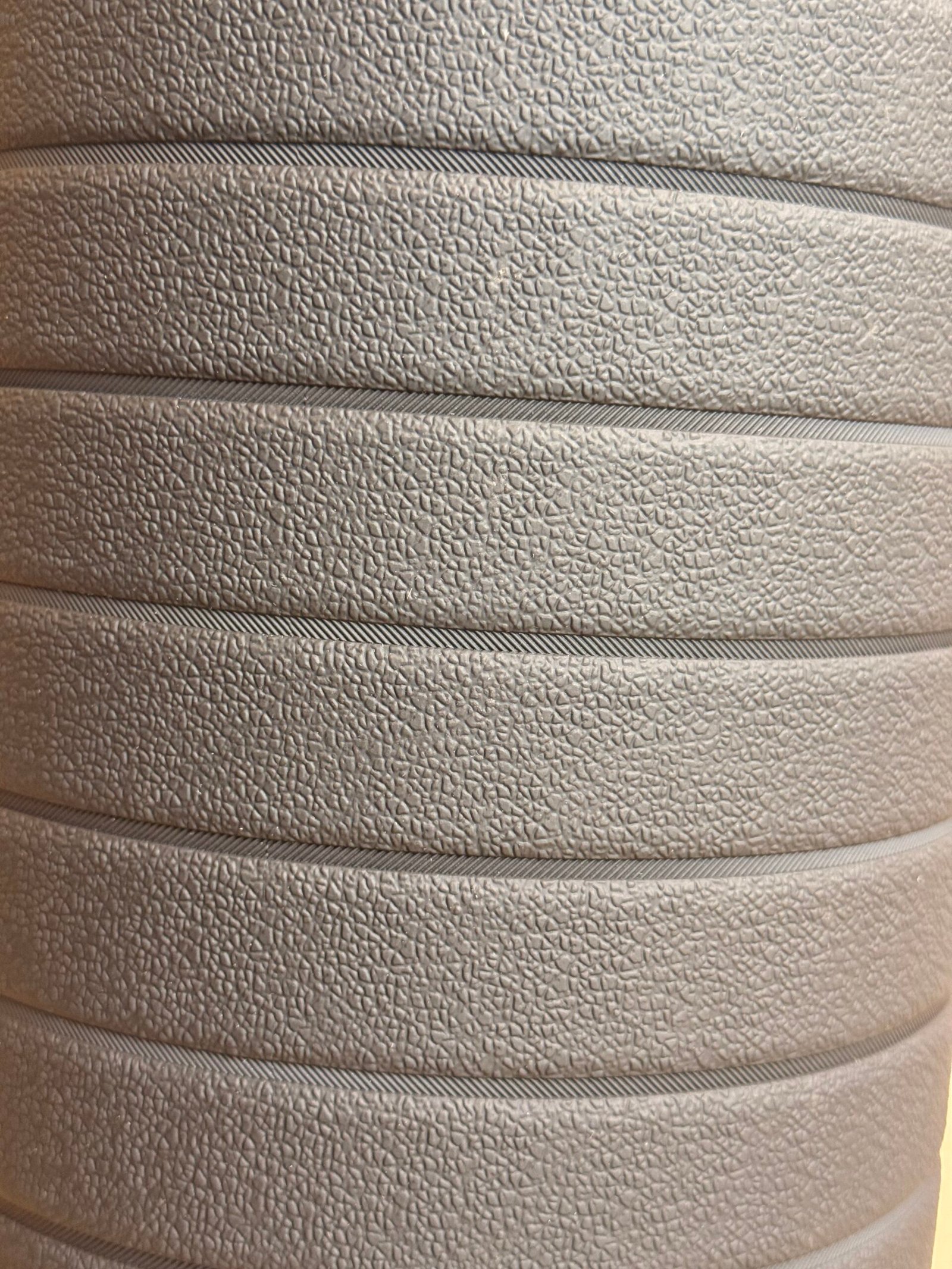 Rollo Autoadhesivo Simil Cuero Gris - Imagen 4
